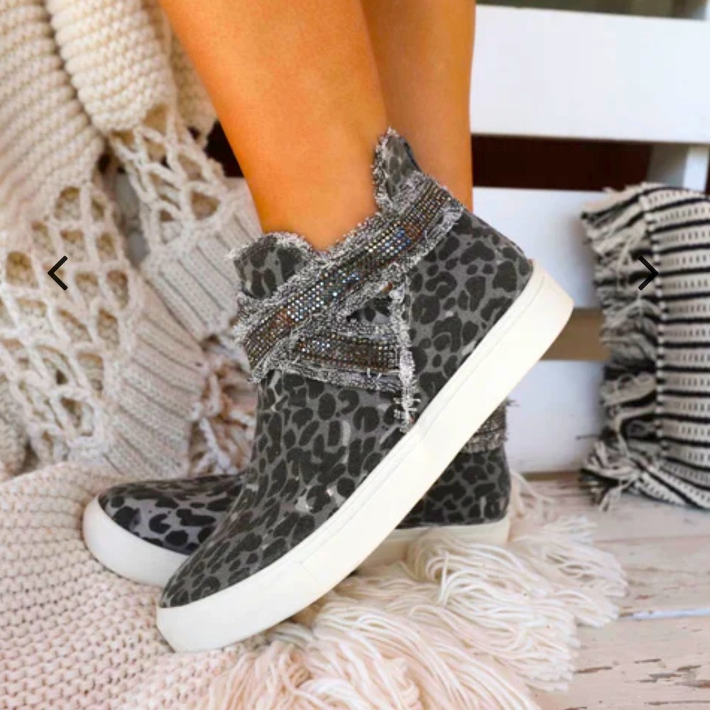 NEW!! Adorable Rhinestone/cheetah Very G Sneakers